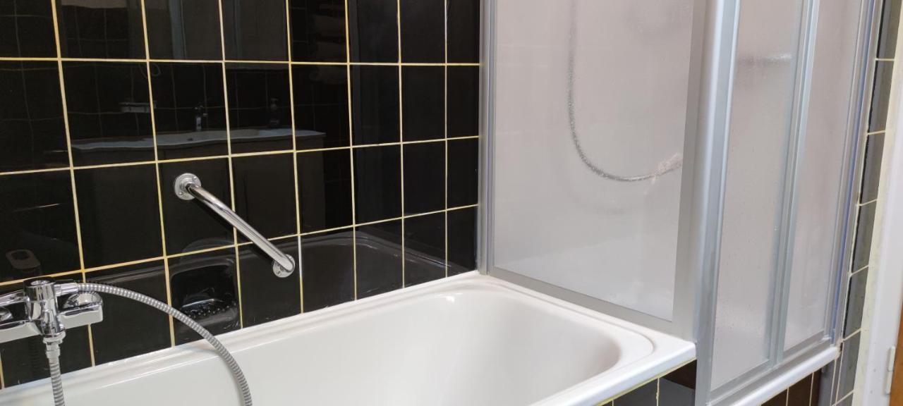 Schoene Und Optimal Gelegene Wohnung Og Weisskirchen Екстериор снимка